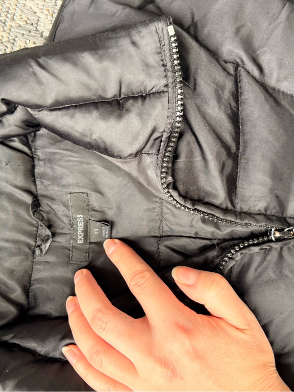 Express Women's Black Quilted Puffer Jacket - Picture 3 of 5